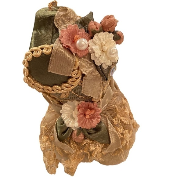 💕Katherine’s Collection Victorian Ballerina Bust Form Ornament - Picture 4 of 6